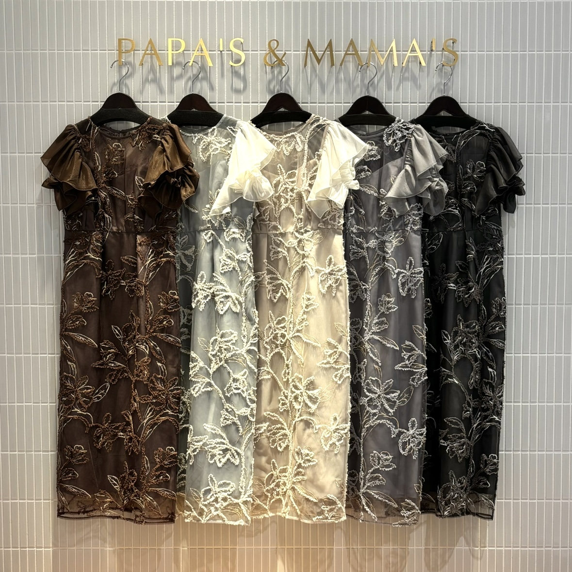 立体的なフラワー刺繍がキュートなドレス♡ │パパス&ママス