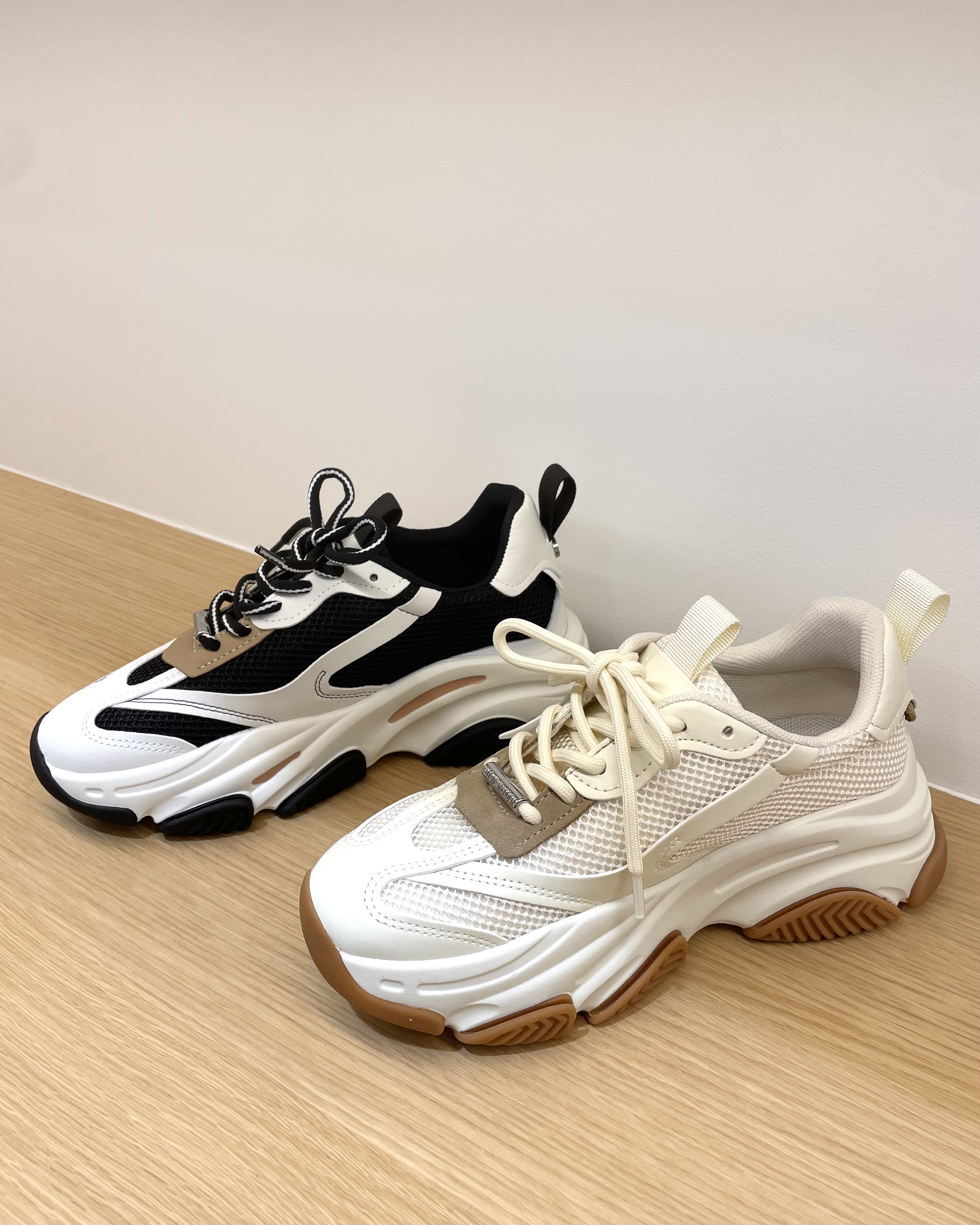 洗練された厚底が目を惹くスタイリッシュなスニーカー✨ │パパス