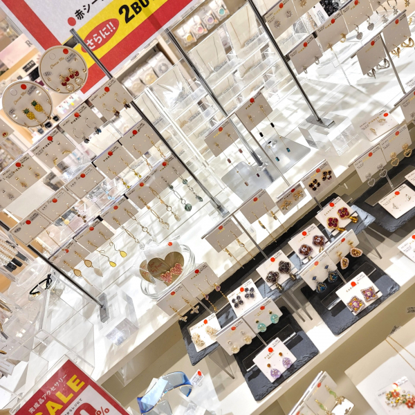 お買い得情報】本日より!! 完成品アクセサリーがお買い得です