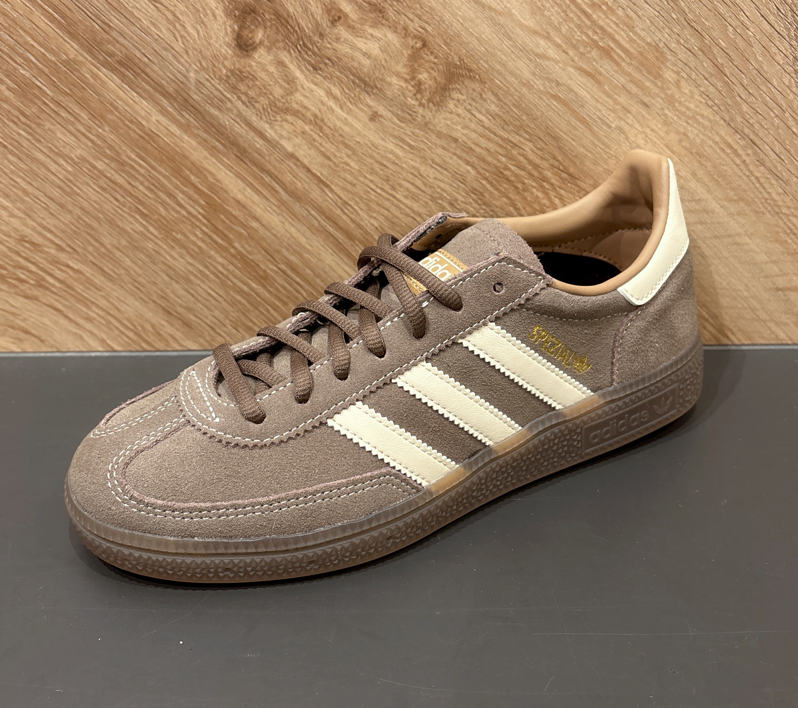 SPECIAL GOLD BROWN ティンシャ｜アスタマンガル｜専用ケース付 ADIDAS】HANDBALL SPEZIAL │ABCマートグランドステージ │ ショップ