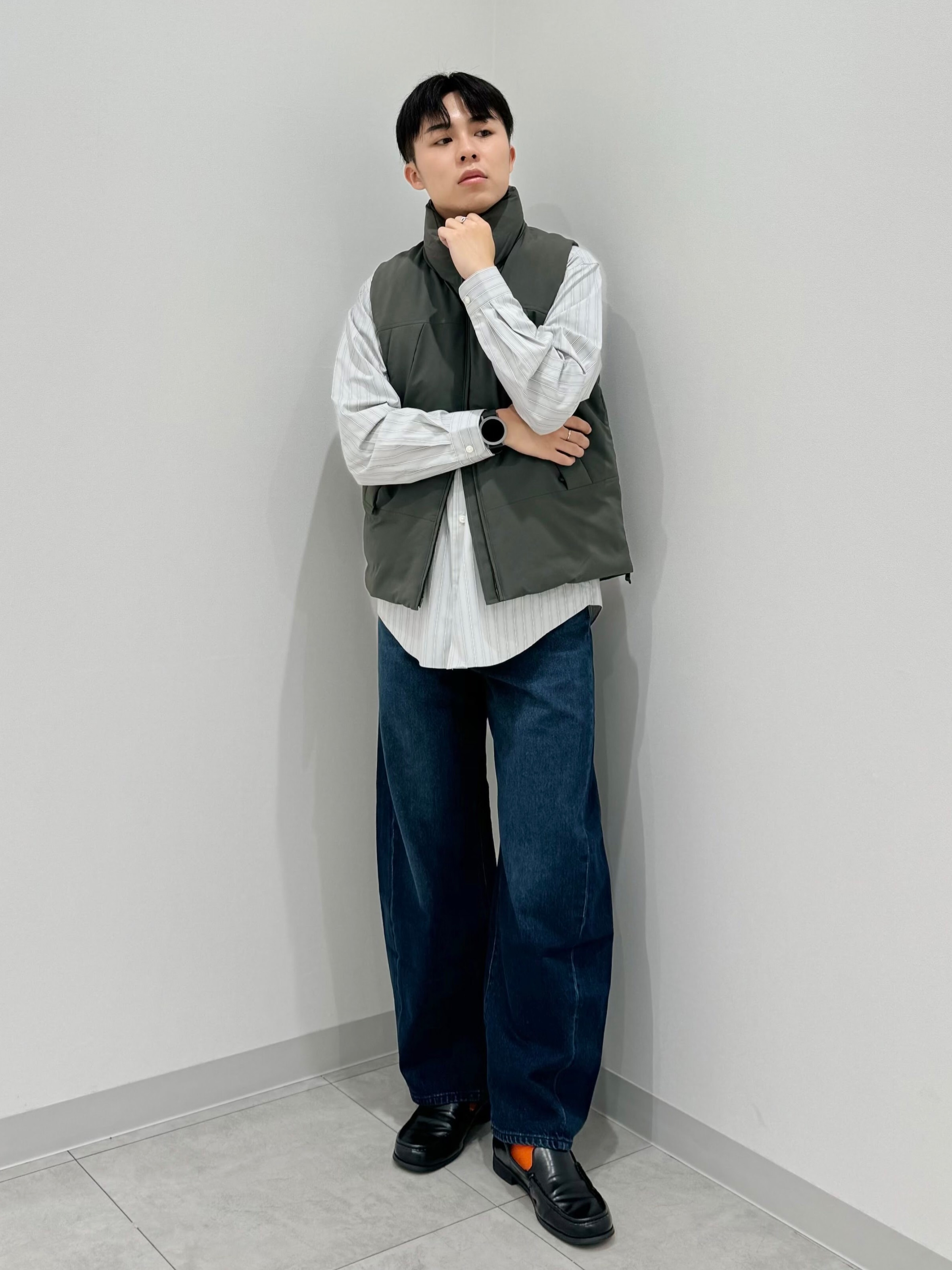 GU バレルレッグジーンズ 63BLUE ＆ 08 DARK GRAY - メルカリ